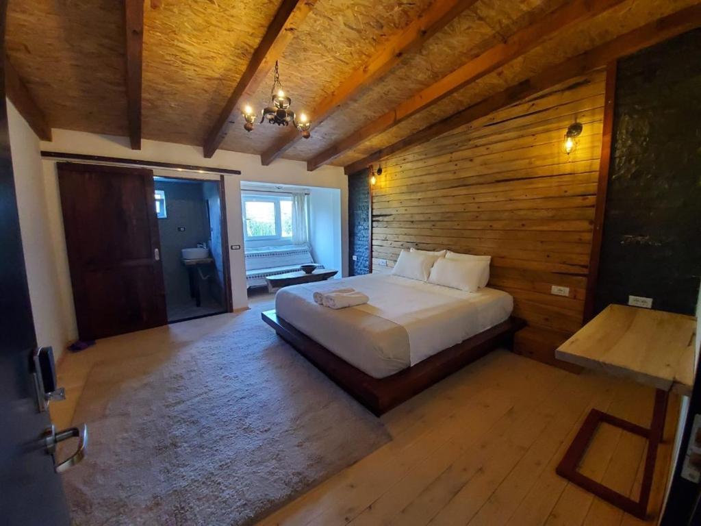 Erseke Hotel Devi מראה חיצוני תמונה
