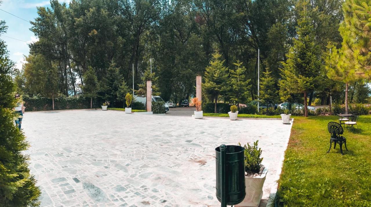 Erseke Hotel Devi מראה חיצוני תמונה